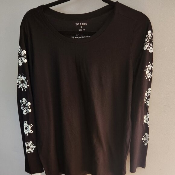 Skeleton Snowflake Slim Fit long-sleeved Tee by Torrid size 2 - Picture 5 of 7